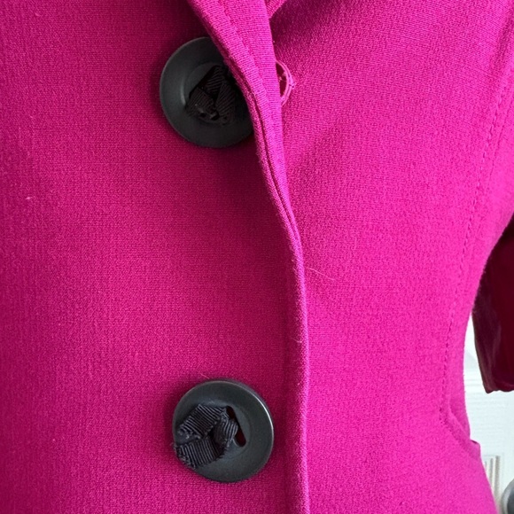 Tahari Magenta Blazer with Black Buttons size 4 - Picture 3 of 11